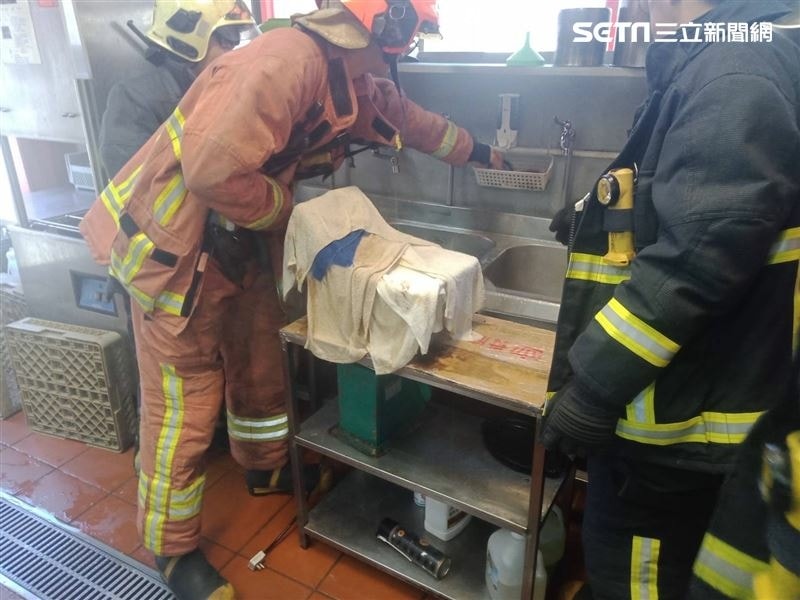 【4-2 何謂爆燃？從瓦斯外洩到油鍋起火，一秒變火球的危險瞬間，設計師與一般民眾都要懂的火災關鍵變化－各類場所消防安全設備設置標準解讀－禾裕室內裝修國際股份有限公司－一般民眾版